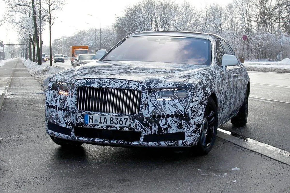 New-Generation Rolls-Royce Ghost equipped with aluminium platform spotted testing