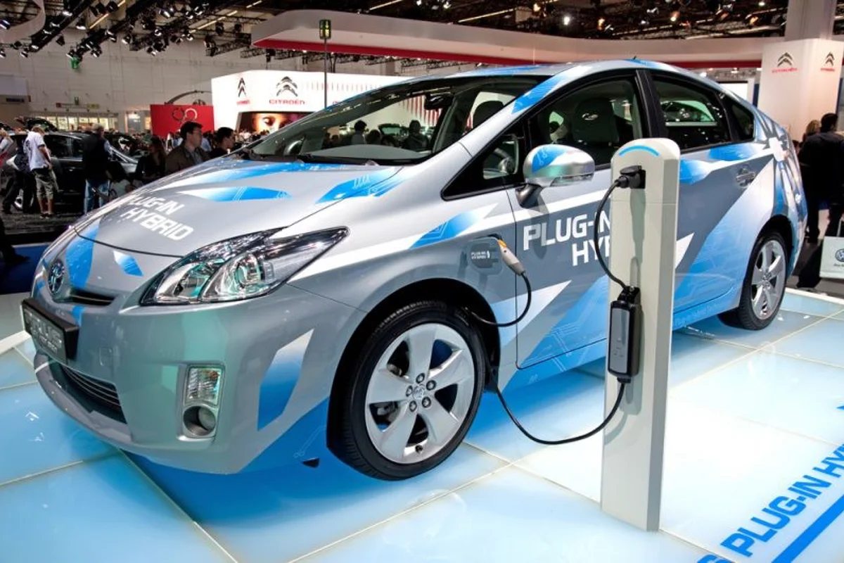 Syracuse University research team develops solid electrolyte for aluminium batteries for use in electric vehicles