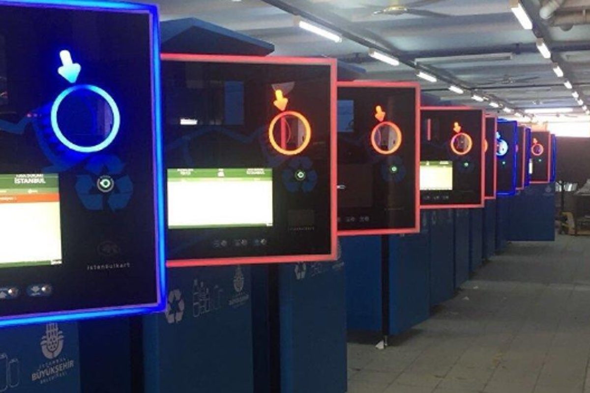 Istanbul metro offers transport credit in exchange for used aluminium cans