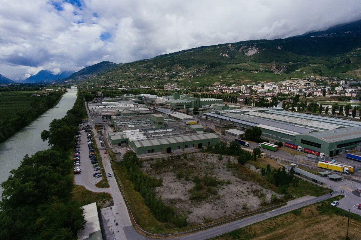 Novelis to acquire the leased Sierre plant and manufacturing assets from its original owner Constellium