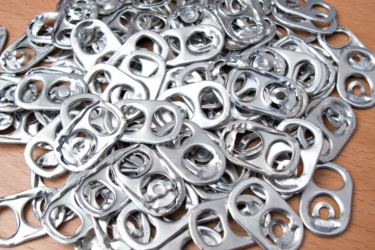 Locals recycle aluminium "pull tabs" to donate money for child health