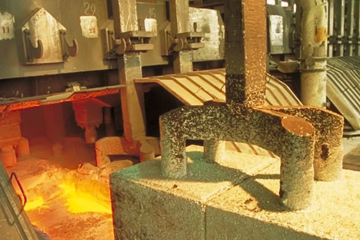 Alcoa Canada, union resume aluminum smelter contract talks