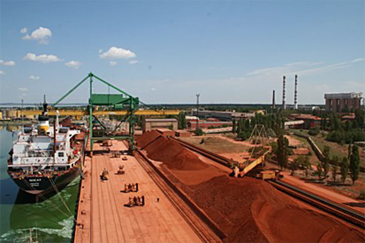 UC RUSAL cuts bauxite production in Q3 2017 to utilize available inventory, alumina up QoQ