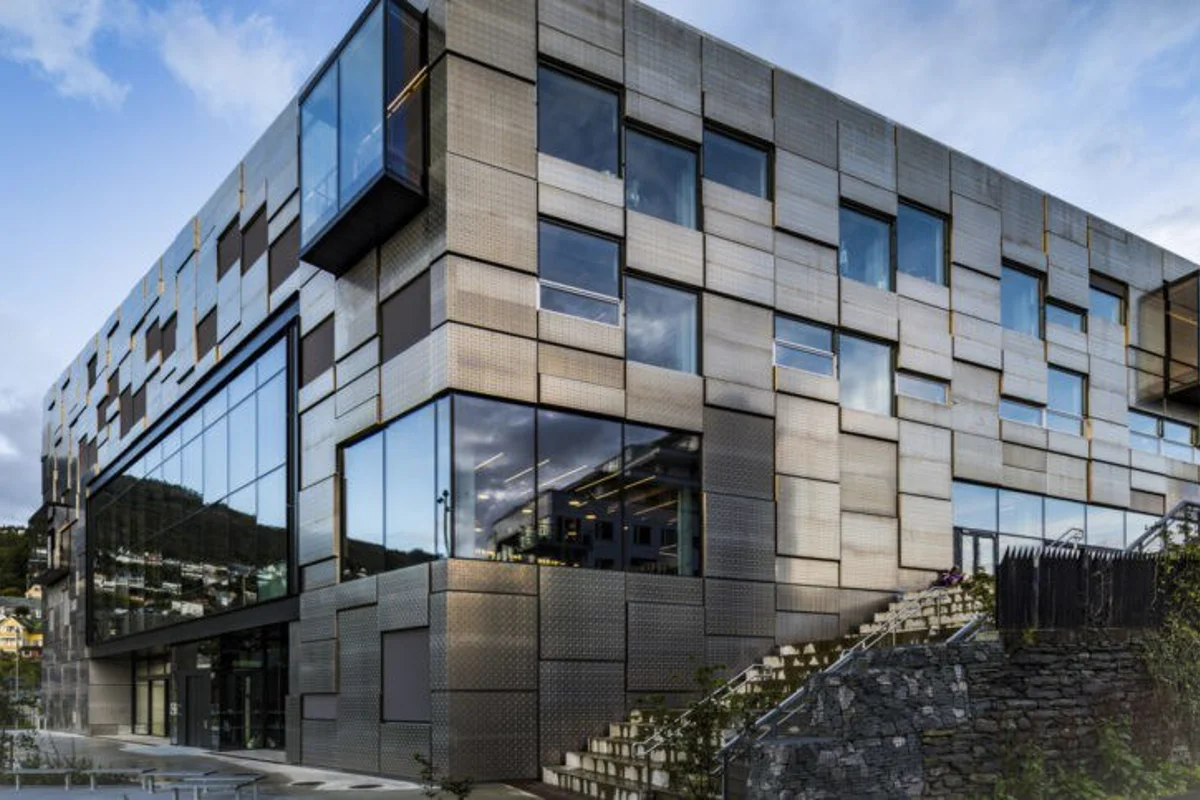 Puzzle-like prefab aluminium façade wraps National Academy of the Art in Bergen