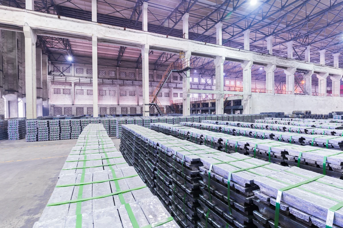 LME aluminium cash bid slips to $3,248 as live warrants fall 4.5% on September 28