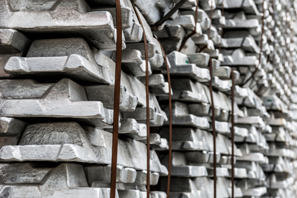 LME aluminium price rises to $3,019/t as contracts, opening stocks dip on October 19